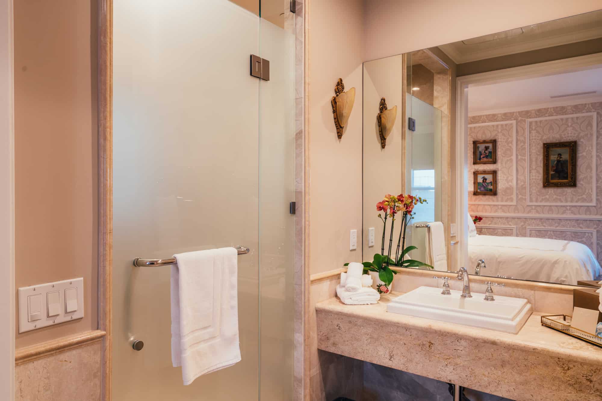 Champagne Room Mansion On Sutter