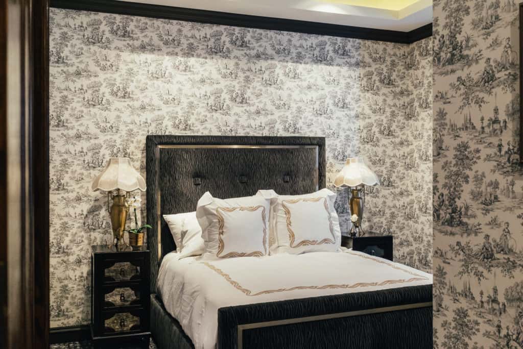hotel suite with Queen size bed
